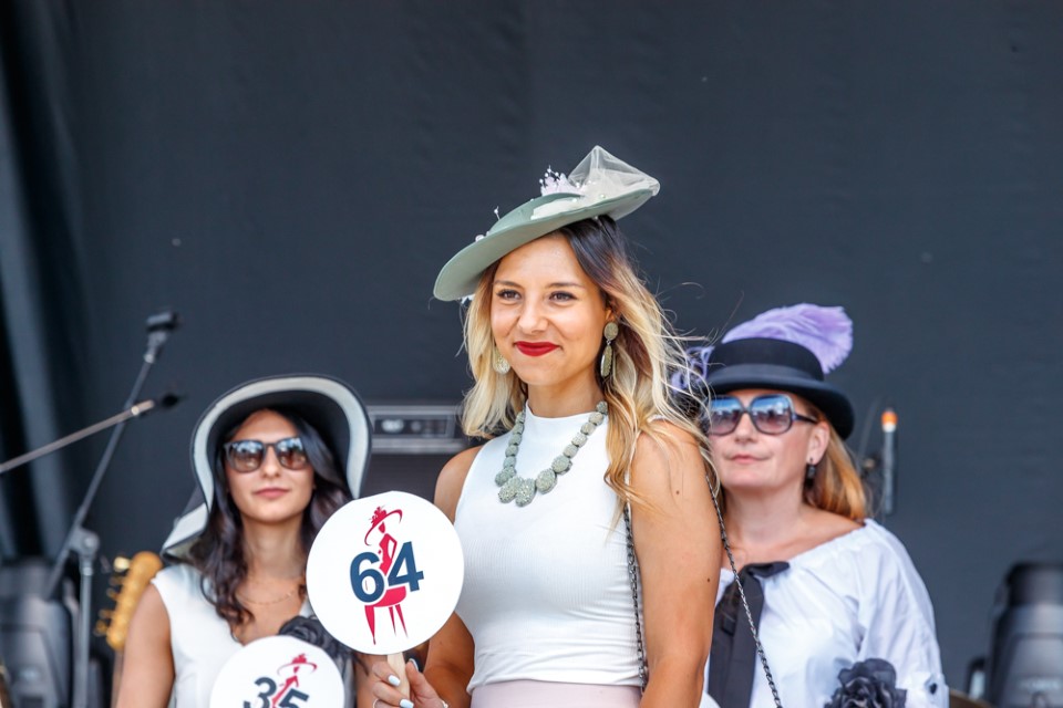 Fashion-at-the-Races-at-Queens-Plate-Woodbine-42