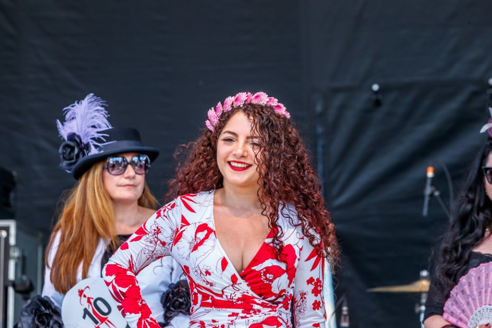 Fashion-at-the-Races-at-Queens-Plate-Woodbine-50